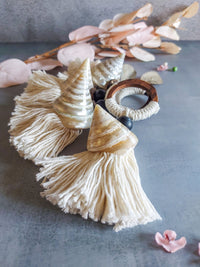 Rustic Shell Napkin Rings, Set of 4, with Wooden Ring, Cone Shell and Cotton Tassel - Zapurah - Lifestyle - www.zapurah.com