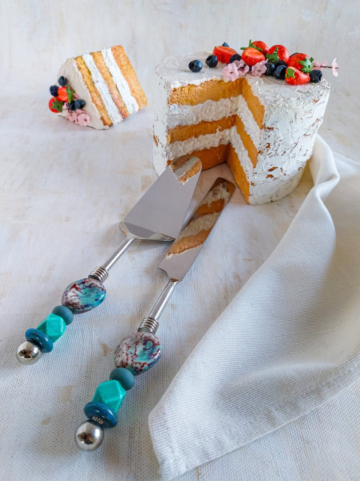 CHARIVA - Luxe Cake Serving Set with Sea Green Beads - Set of 2 - Cake Serving Set - Zapurah - Home Decor - www.zapurah.com - www.zapurah.com