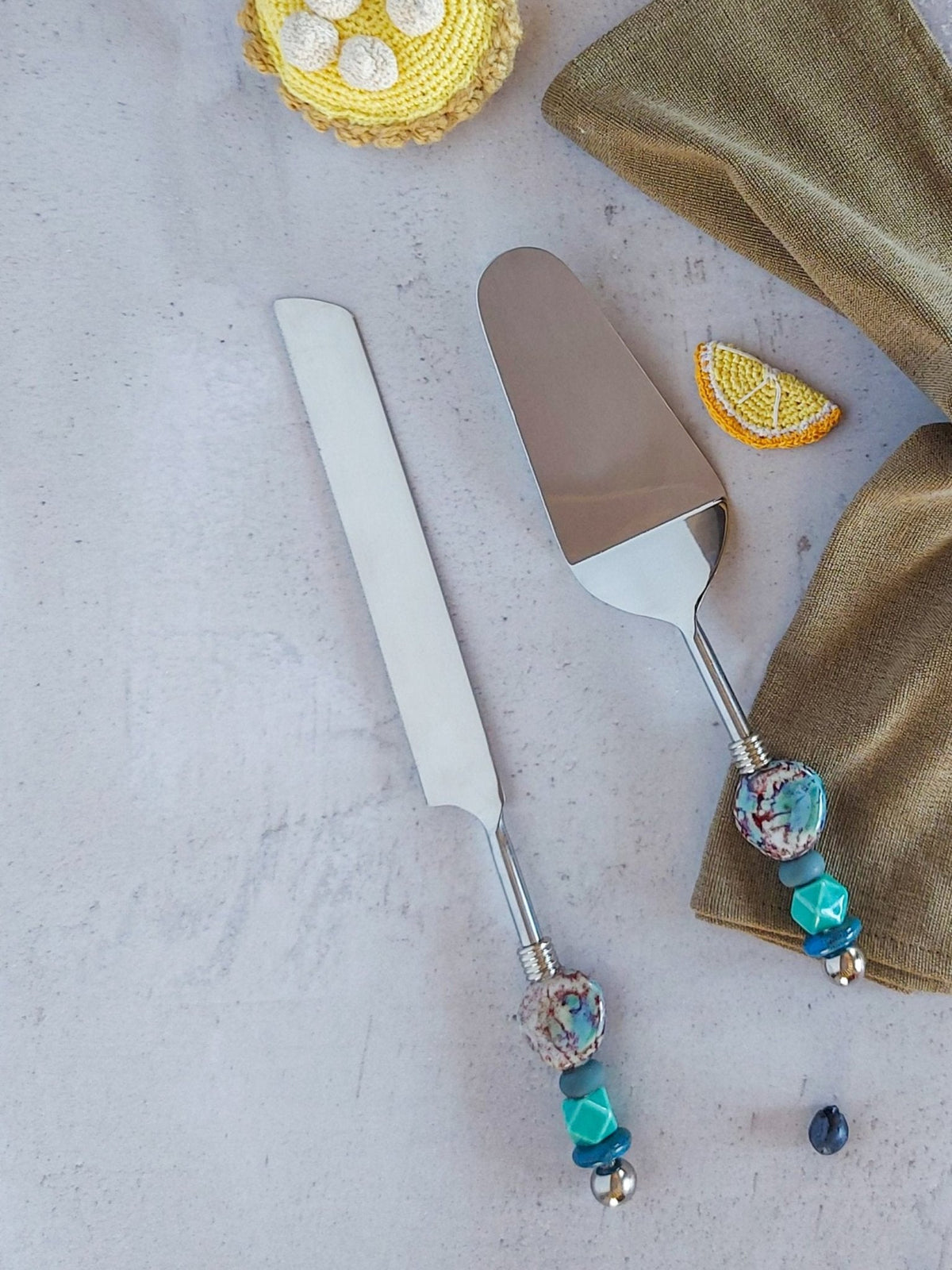 CHARIVA - Luxe Cake Serving Set with Sea Green Beads - Set of 2 - Cake Serving Set - Zapurah - Home Decor - www.zapurah.com - www.zapurah.com