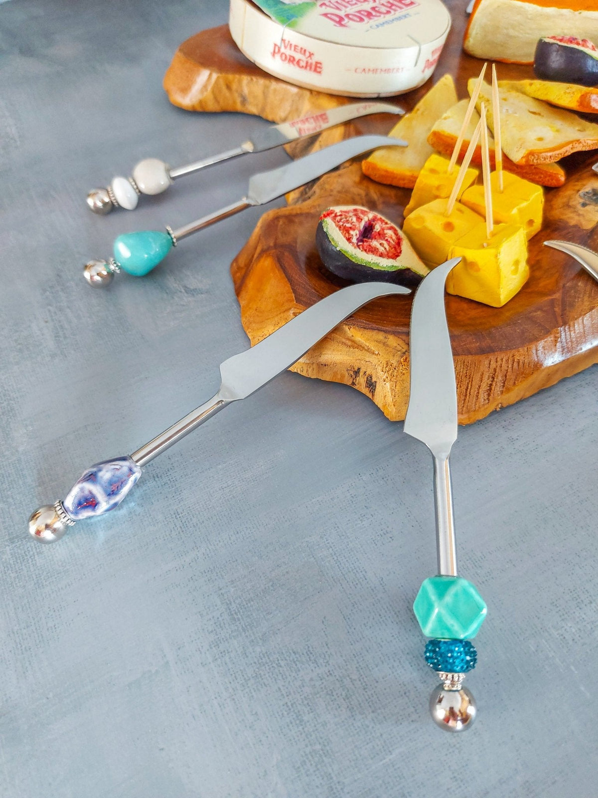 Beaded Cheese Knife with Yellow Beads for Cutting and Spreading Cheese - Zapurah - Home Decor - www.zapurah.com - www.zapurah.com