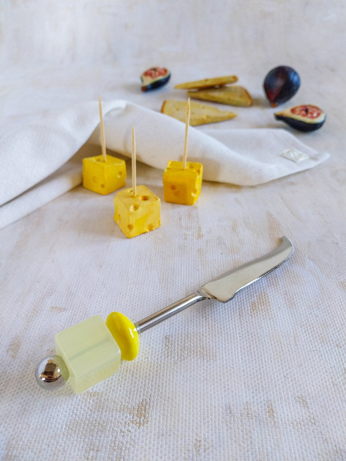 Beaded Cheese Knife with Yellow Beads for Cutting and Spreading Cheese - Zapurah - Home Decor - www.zapurah.com - www.zapurah.com