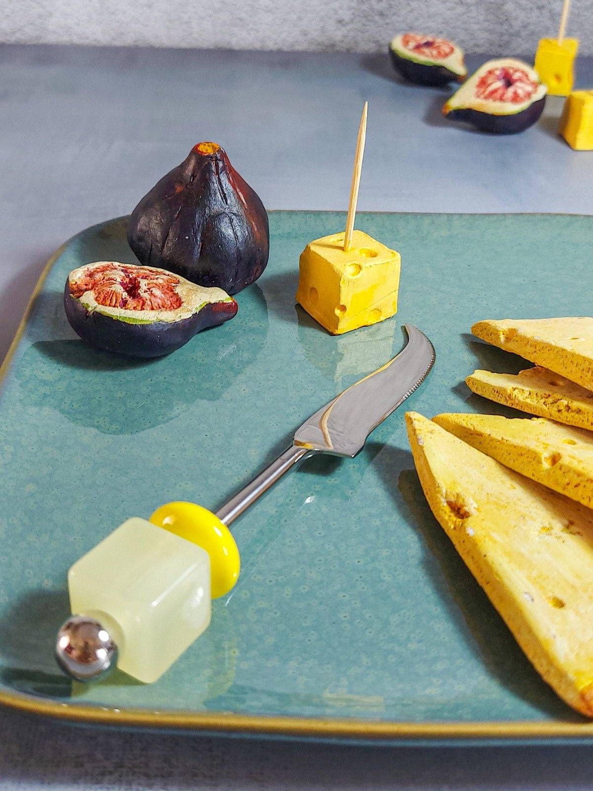 Beaded Cheese Knife with Yellow Beads for Cutting and Spreading Cheese - Zapurah - Home Decor - www.zapurah.com - www.zapurah.com
