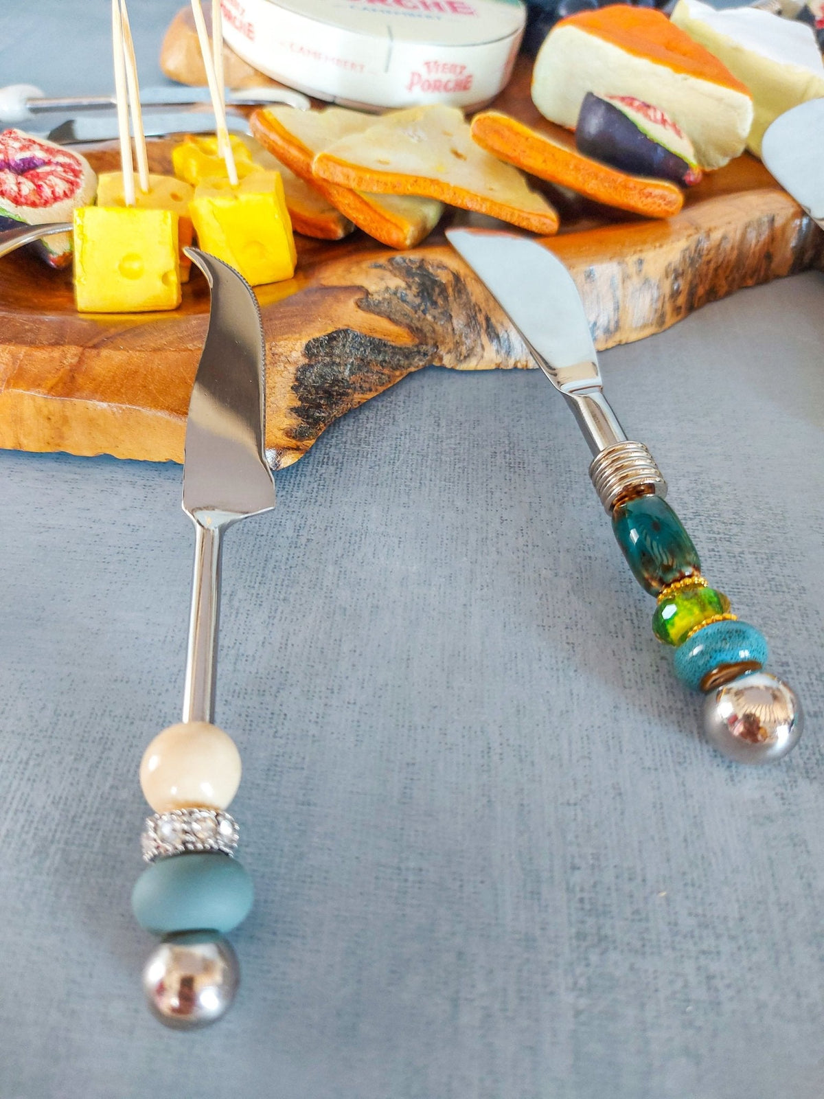 Beaded Cheese Knife with Yellow Beads for Cutting and Spreading Cheese - Zapurah - Home Decor - www.zapurah.com - www.zapurah.com