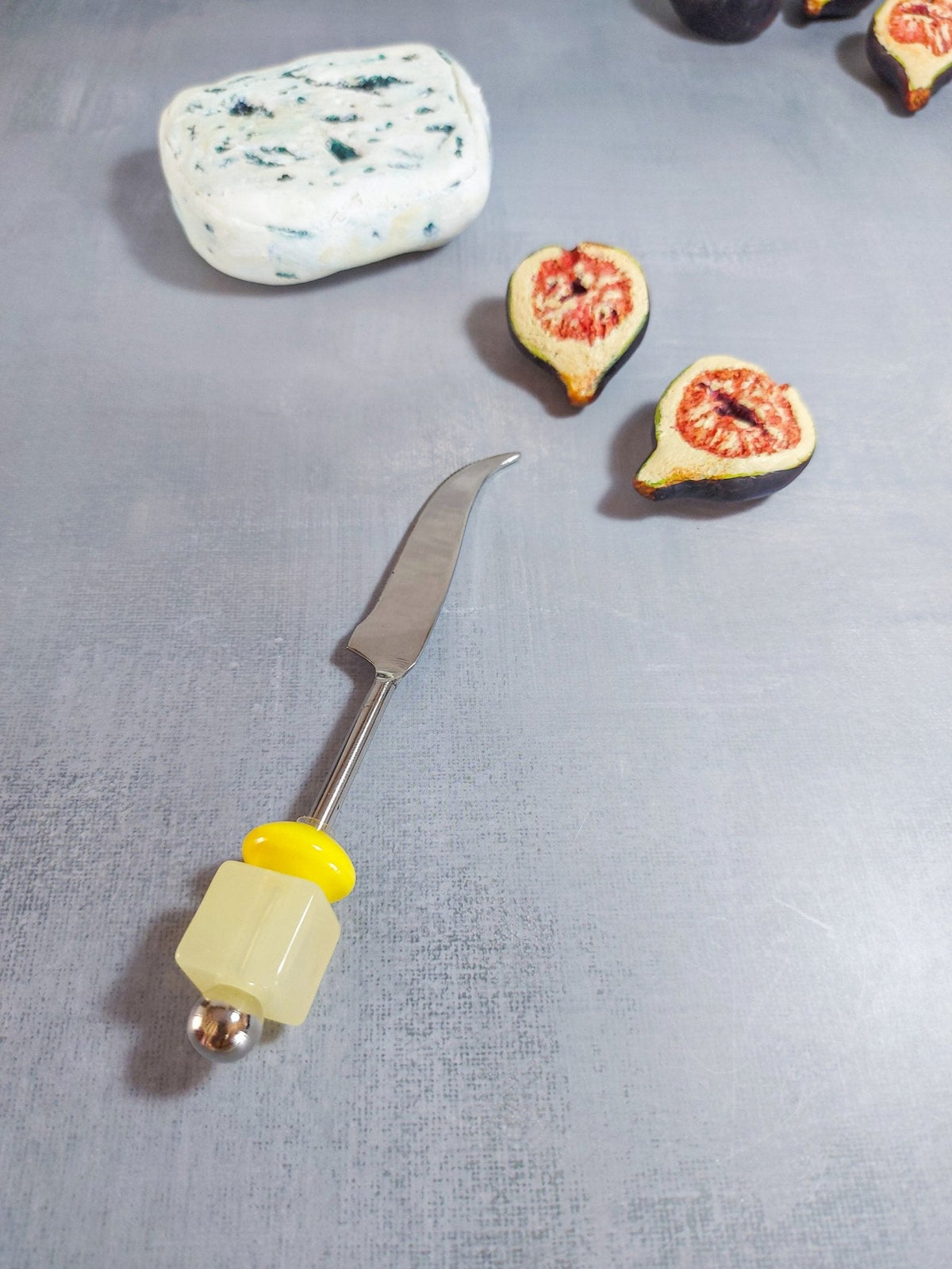 Beaded Cheese Knife with Yellow Beads for Cutting and Spreading Cheese - Zapurah - Home Decor - www.zapurah.com - www.zapurah.com