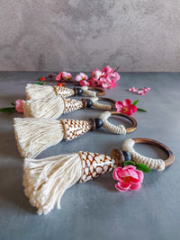 Wooden Napkin Rings with Dotted Shells, Wooden Rings and Cotton Tassels - Set of 4 - Zapurah - Table Decor - www.zapurah.com