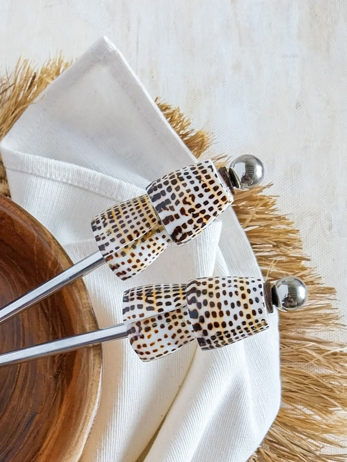 Salad Mixers Set with Dotted Cone Shells on the Handles - Set of 2 - Zapurah - Home Decor - www.zapurah.com