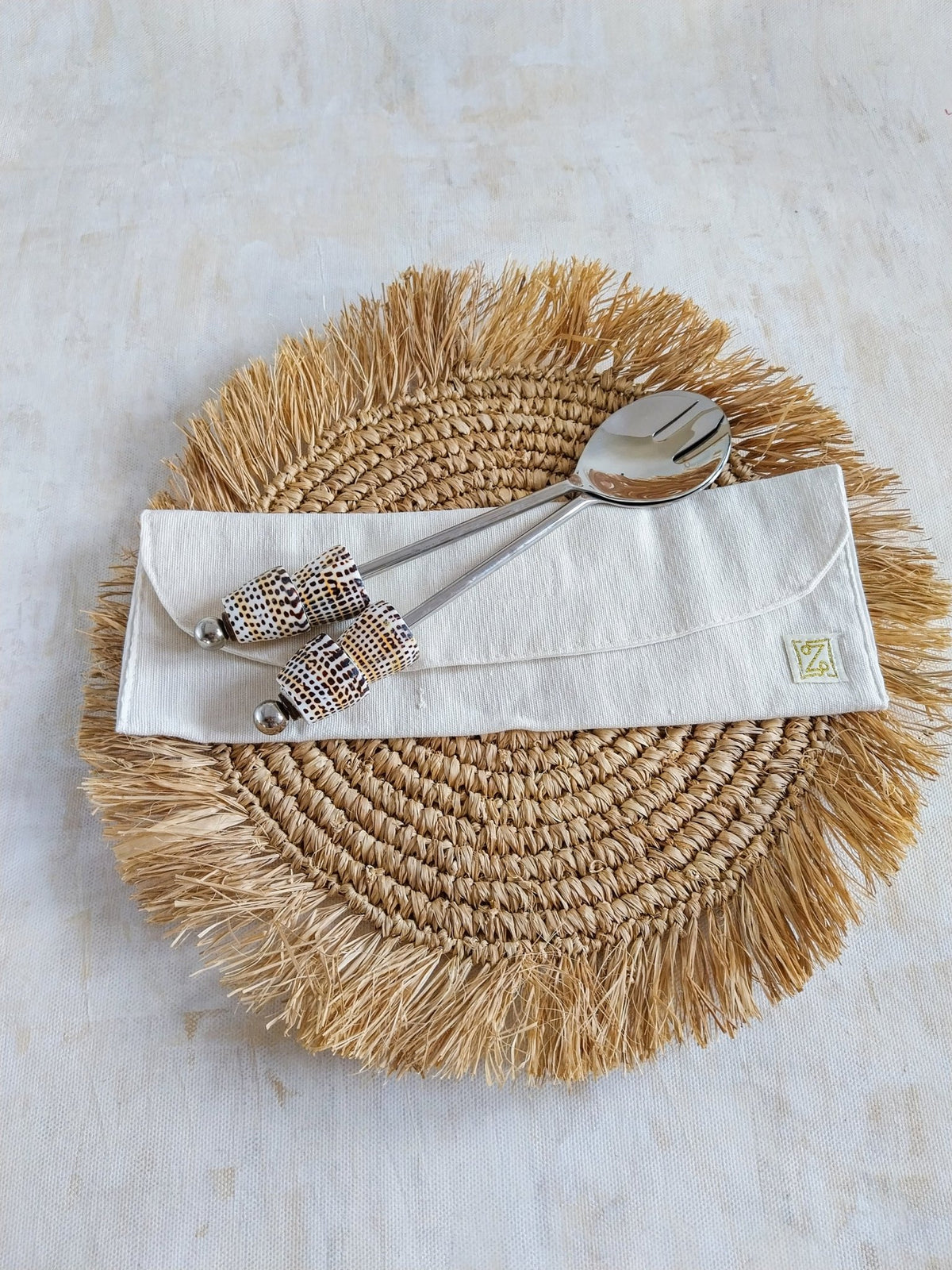 Salad Mixers Set with Dotted Cone Shells on the Handles - Set of 2 - Zapurah - Home Decor - www.zapurah.com