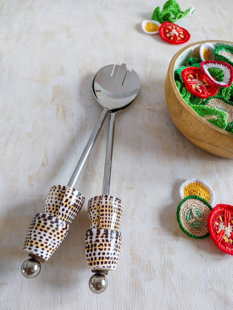 Salad Mixers Set with Dotted Cone Shells on the Handles - Set of 2 - Zapurah - Home Decor - www.zapurah.com