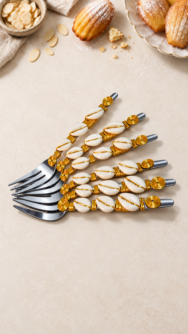 Set of 6 pastry forks with shell-inspired handles, gold-toned detailing and silver-coloured forks, handcrafted in The Ridha design.