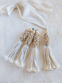 4 Tablecloth Weight Clips with Cowrie Shells and Cotton Tassels for Outdoor Dining - Zapurah - Lifestyle - www.zapurah.com