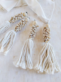 4 Tablecloth Weight Clips with Cowrie Shells and Cotton Tassels for Outdoor Dining - Zapurah - Lifestyle - www.zapurah.com